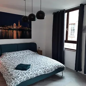  Apartamento Center In Quiet Street & Airco